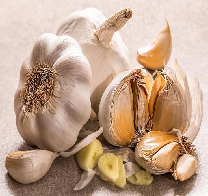 garlic-3419544_1920_0.jpg