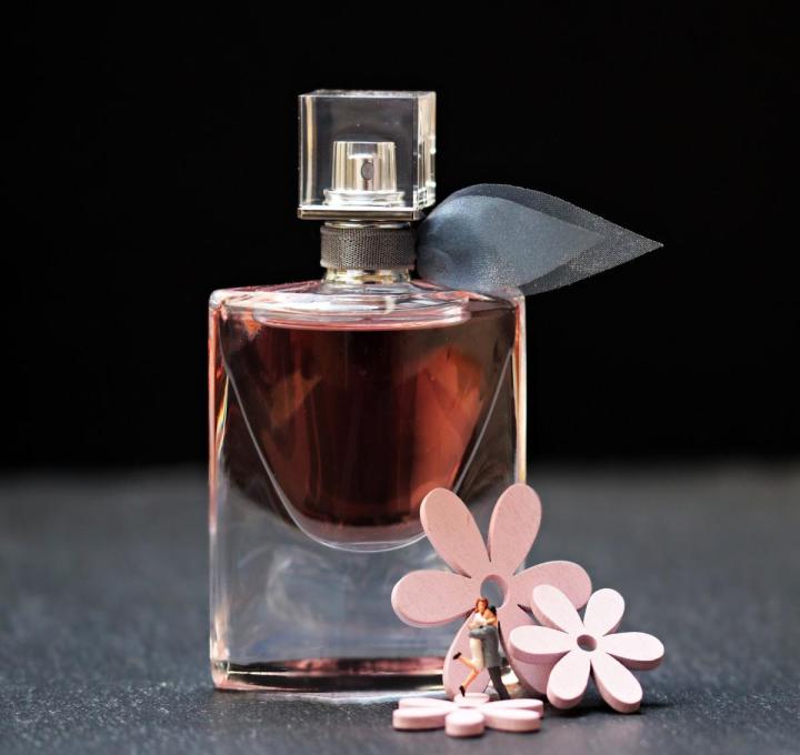 perfume-2142824_1920_0.jpg